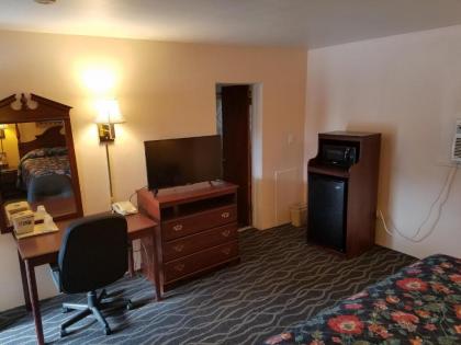 Budget Host Inn - image 6