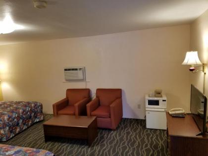 Budget Host Inn - image 8