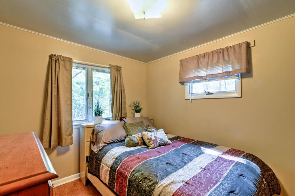Bedford Cabin - Perfect for Hunting and Fishing - image 6
