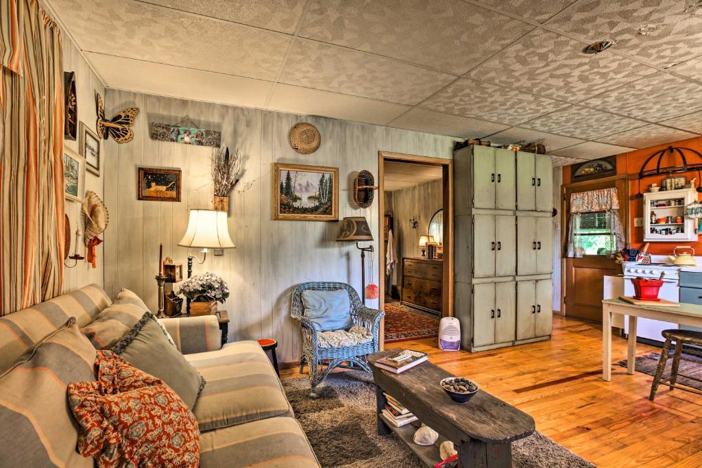 Wee Humble Cottage with Hunting and Canoeing! - image 5