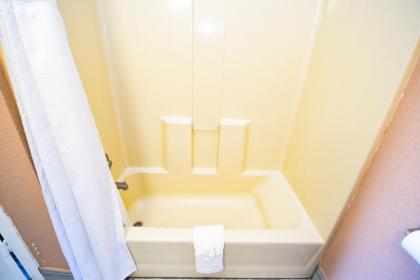 Economy Inn Beebe - image 9