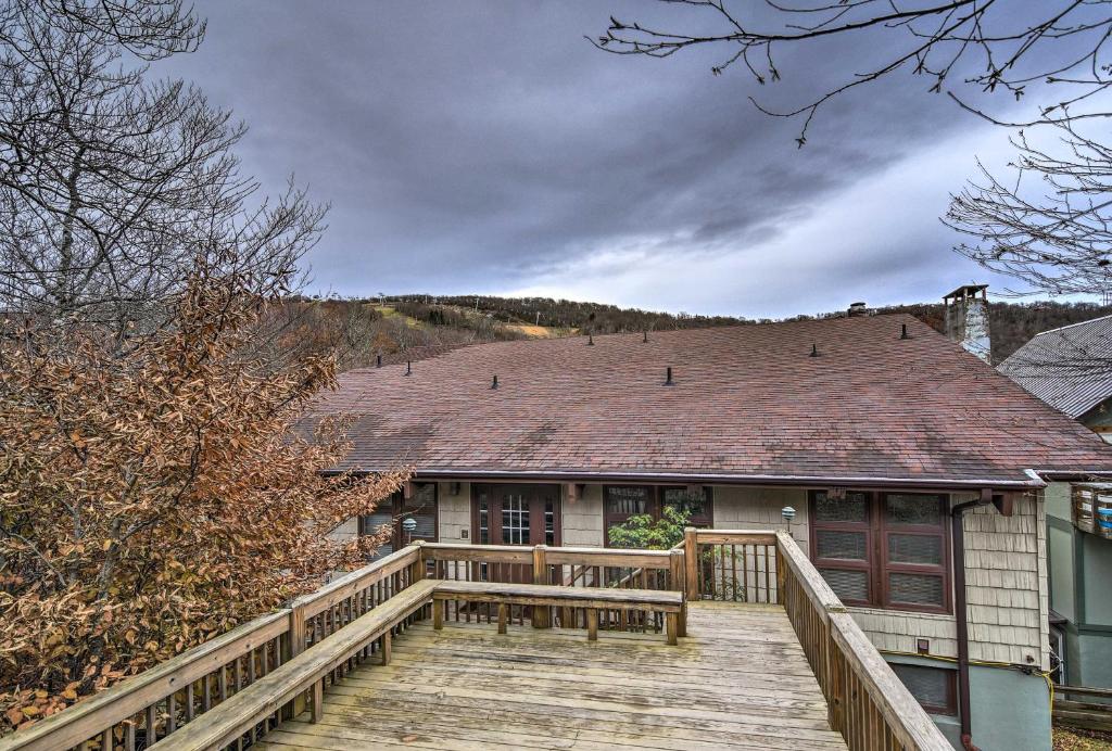 Beech Mountain Family Home - Walk to Ski Lifts! - image 2