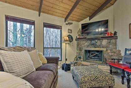 Beech mountain Ski Escape with Deck and mtn Views Beech mountain