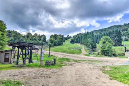 Well-Appointed Ski Nook with Deck on Top of Beech Mtn - image 10