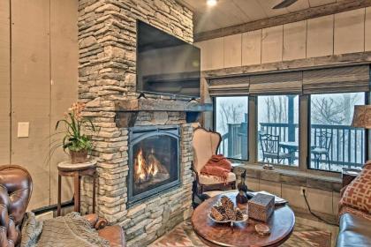 Well-Appointed Ski Nook with Deck on Top of Beech Mtn - image 13