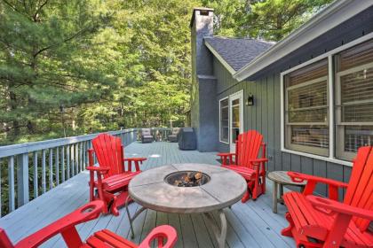 Beech Mountain Family Home with Deck and Fire Pit