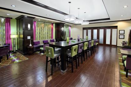 Hampton Inn Beeville - image 2
