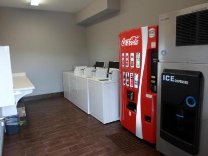 Studio 6-Beeville TX - image 7