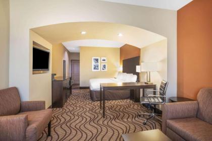 La Quinta by Wyndham Beeville - image 10