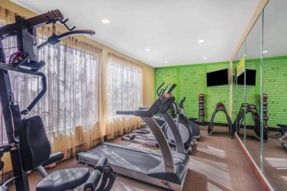 La Quinta by Wyndham Beeville - image 13