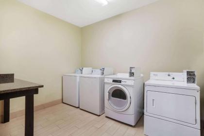 La Quinta by Wyndham Beeville - image 14