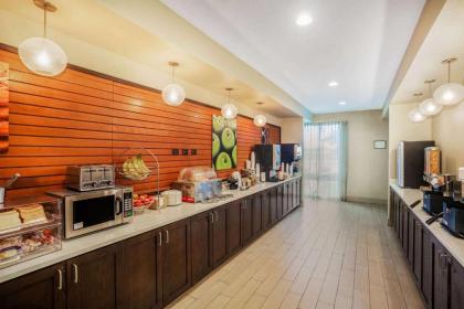 La Quinta by Wyndham Beeville - image 3