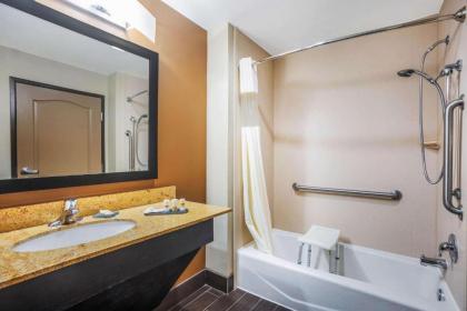 La Quinta by Wyndham Beeville - image 5