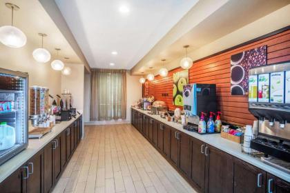 La Quinta by Wyndham Beeville - image 6