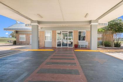 Rodeway Inn - image 5