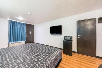 Rodeway Inn - image 9