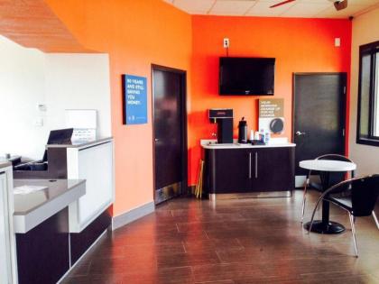 Motel 6 Beeville