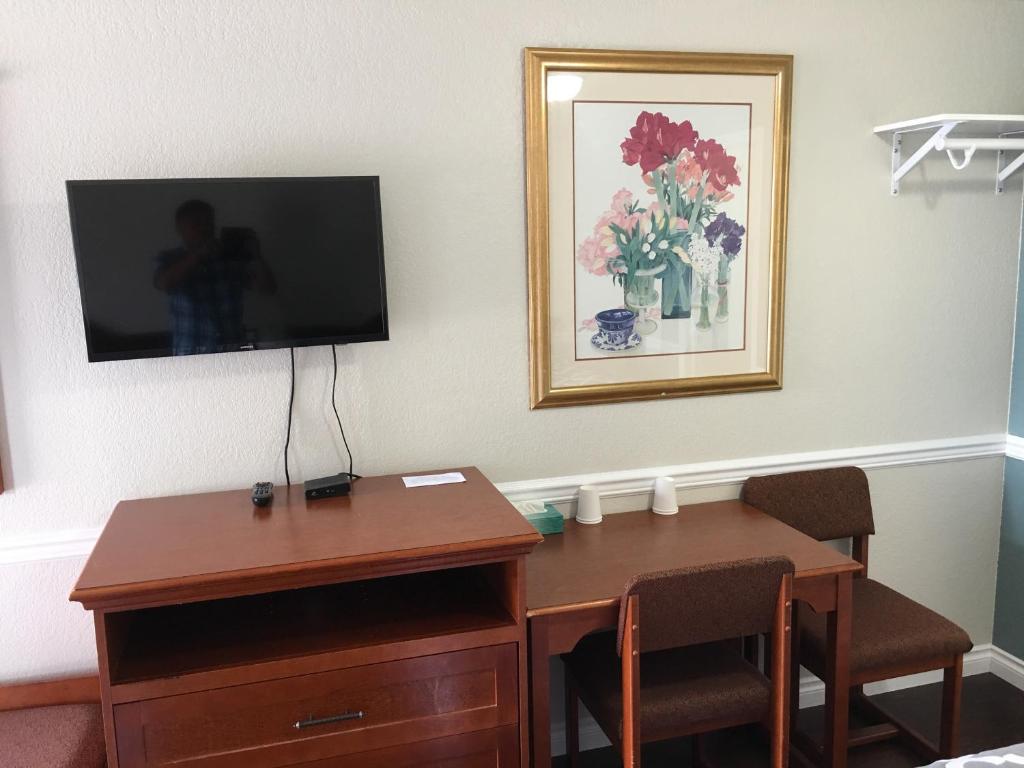 Belfair Motel - image 2