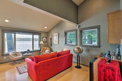 Waterfront Home on Hood Canal Hot Tub and Dock - image 13