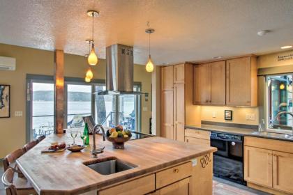 Waterfront Home on Hood Canal Hot Tub and Dock - image 5