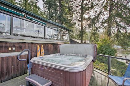Waterfront Home on Hood Canal Hot Tub and Dock - image 6