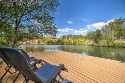 the Bella Vista Lakeside treehouse with Dock and Kayaks Arkansas
