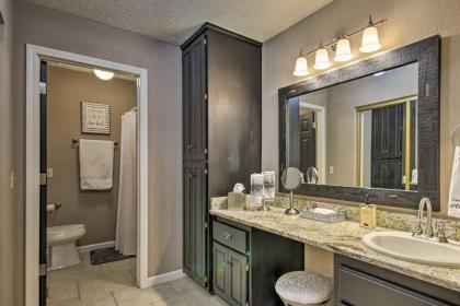Bella Vista Townhome with Deck on Golf Course! - image 15