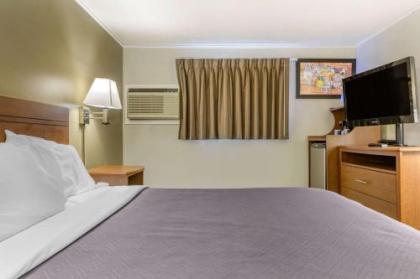 Econo Lodge Bellefonte - image 12