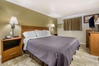 Econo Lodge Bellefonte - image 14