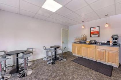 Econo Lodge Bellefonte - image 7