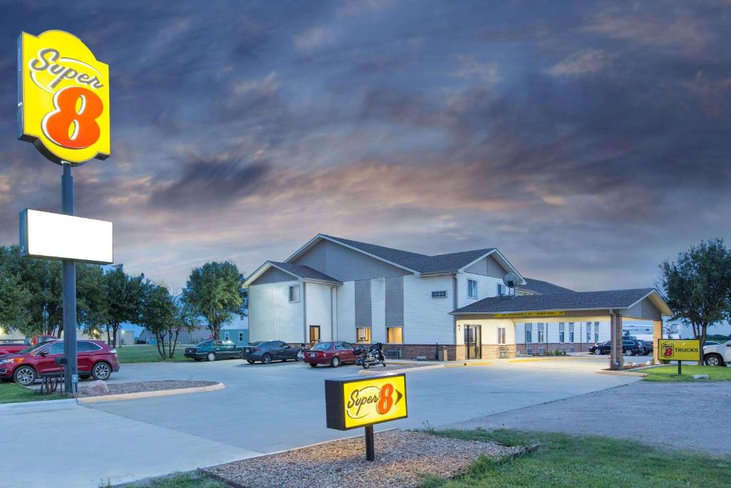 Super 8 by Wyndham Belleville - main image