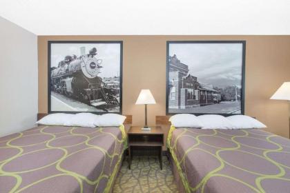 Super 8 by Wyndham Belleville - image 11