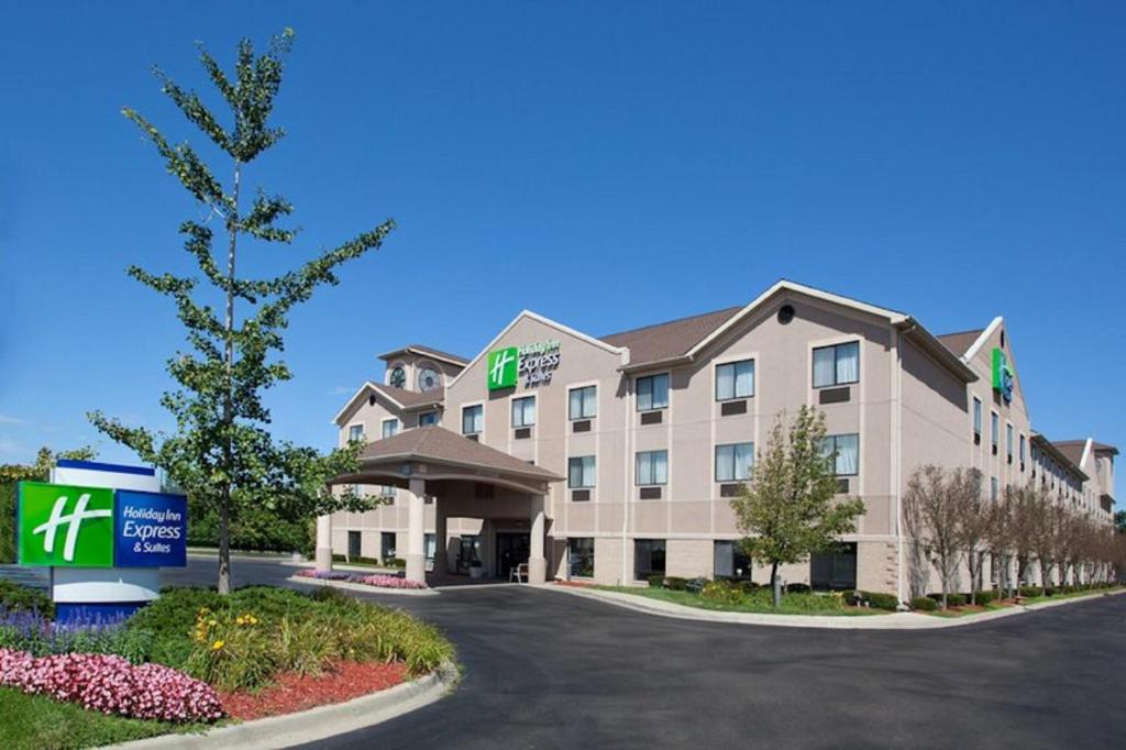 Holiday Inn Express Hotel & Suites - Belleville Area an IHG Hotel - main image