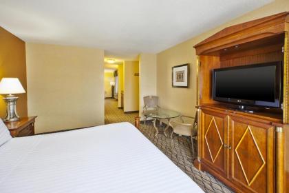 Holiday Inn Express Hotel & Suites - Belleville Area an IHG Hotel - image 11