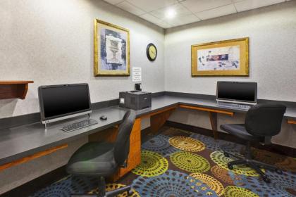 Holiday Inn Express Hotel & Suites - Belleville Area an IHG Hotel - image 12