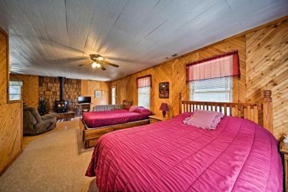 Cozy Spragueville Studio Cabin by Maquoketa River - image 12