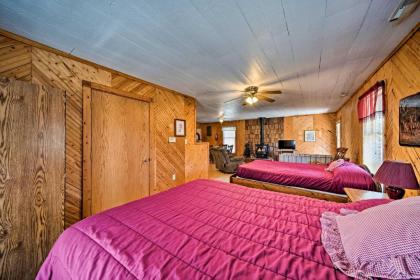 Cozy Spragueville Studio Cabin by Maquoketa River - image 13