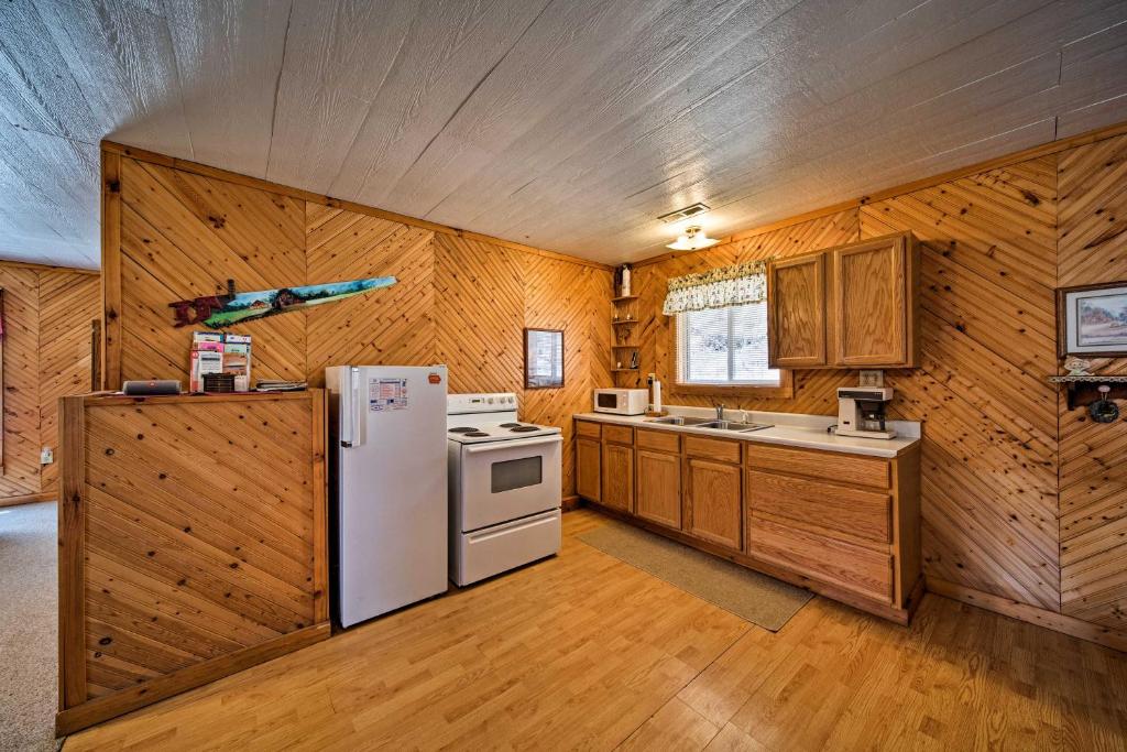 Cozy Spragueville Studio Cabin by Maquoketa River - image 2