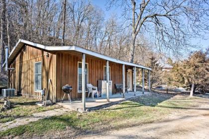 Cozy Spragueville Studio Cabin by Maquoketa River - image 3
