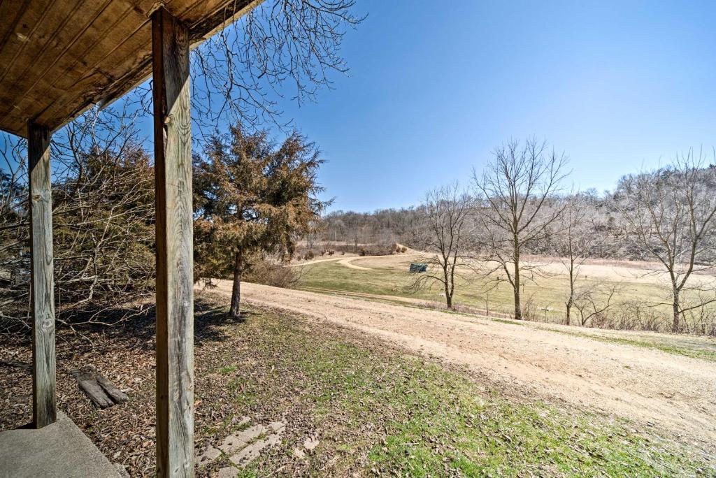 Cozy Spragueville Studio Cabin by Maquoketa River - image 7