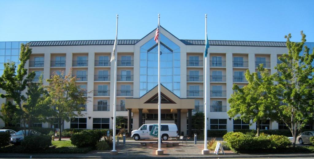 Embassy Suites by Hilton Seattle Bellevue - main image