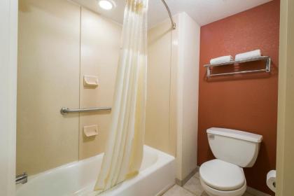 Red Roof Inn & Suites Philadelphia - Bellmawr - image 2