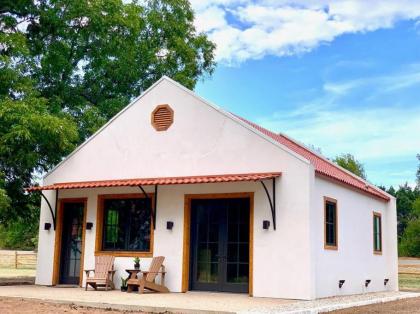Little Dutch Cabin #2  12 min to magnolia Baylor Bellmead
