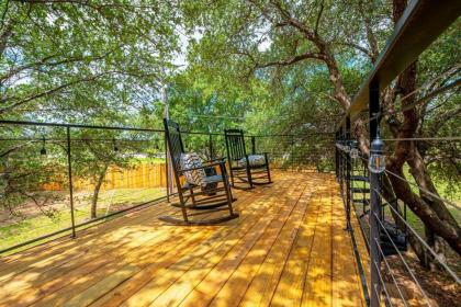 NEW The Moss Oak Tiny House 12 Min to Magnolia - image 13