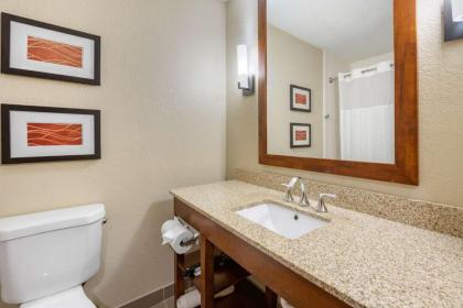 Comfort Inn Splash Harbor - image 6
