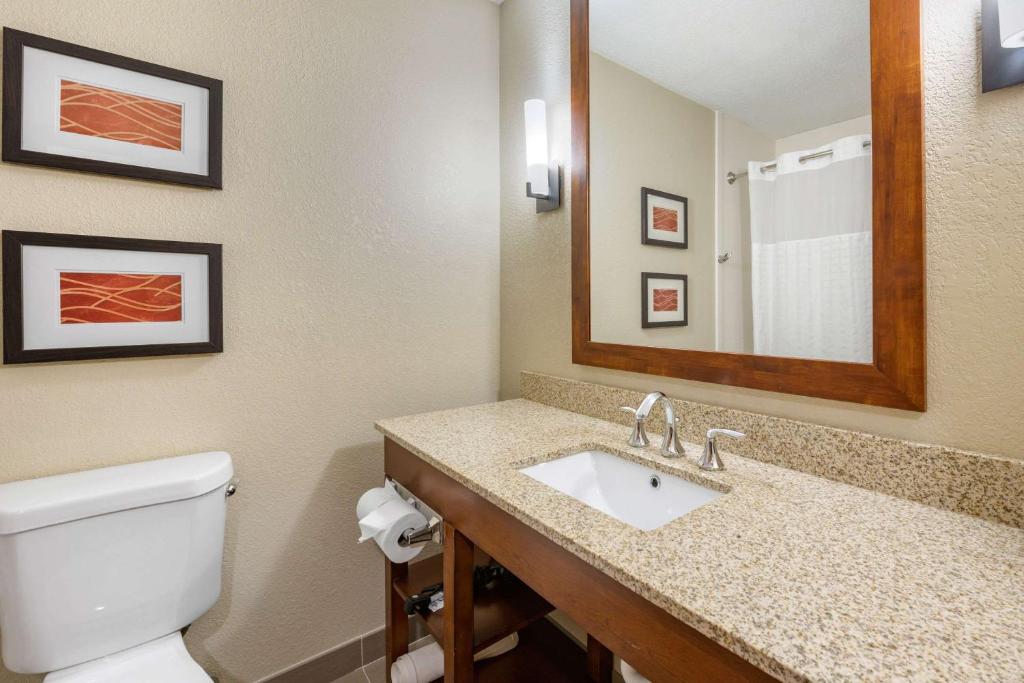 Comfort Inn Splash Harbor - image 6
