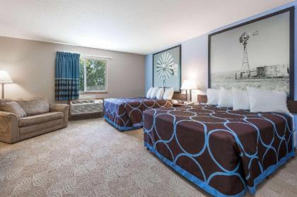 Super 8 by Wyndham Beloit - image 10