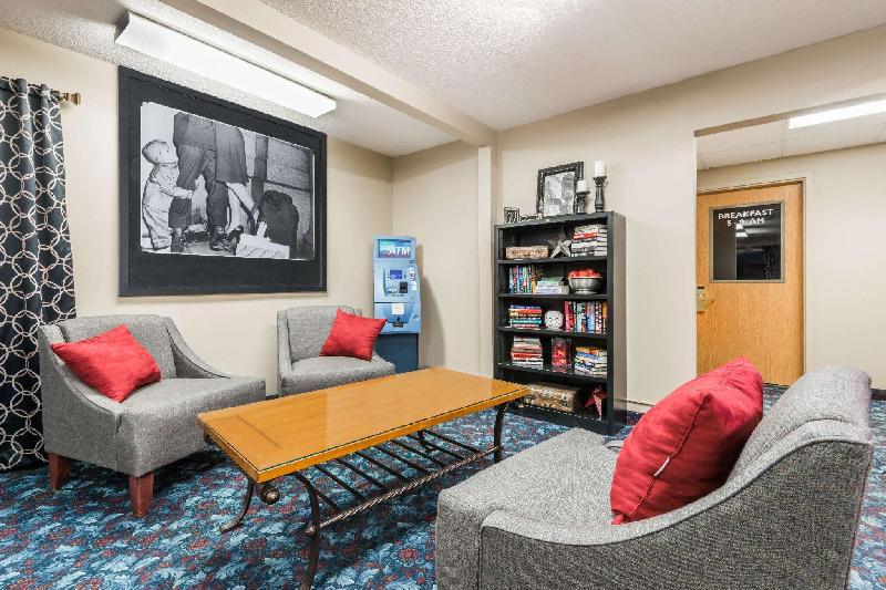 Super 8 by Wyndham Beloit - image 3