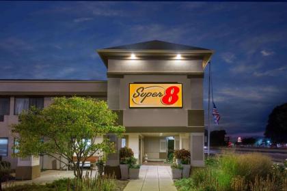 Super 8 by Wyndham Beloit - image 8