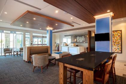 Holiday Inn Express & Suites Beloit - image 7